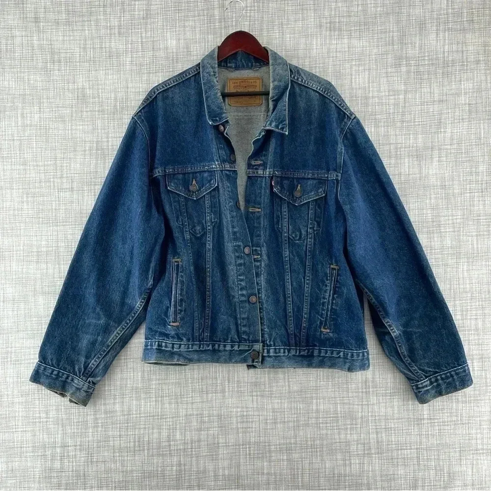 Vintage 1993 Levis Jean Jacket pocket details 8658